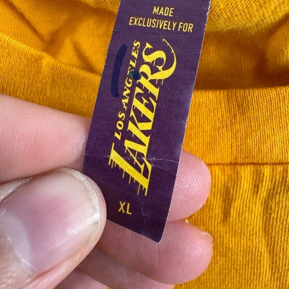 Los Angeles Lakers “Thank You First Responders” Gold Graphic Tee XL - Picture 3 of 3